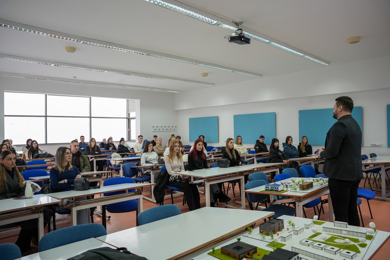 Future Architects Explore ARCH Program at IUS Show & Tell Winter School