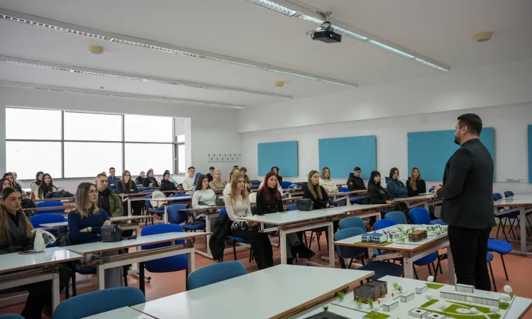 Future Architects Explore ARCH Program at IUS Show & Tell Winter School